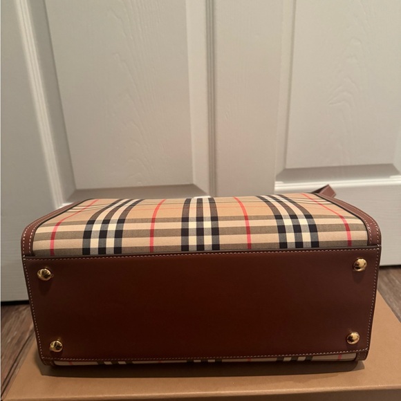BURBERRY Small Vintage Check Two-handle Title Bag in Archive Beige - NEVER USED - Picture 7 of 13